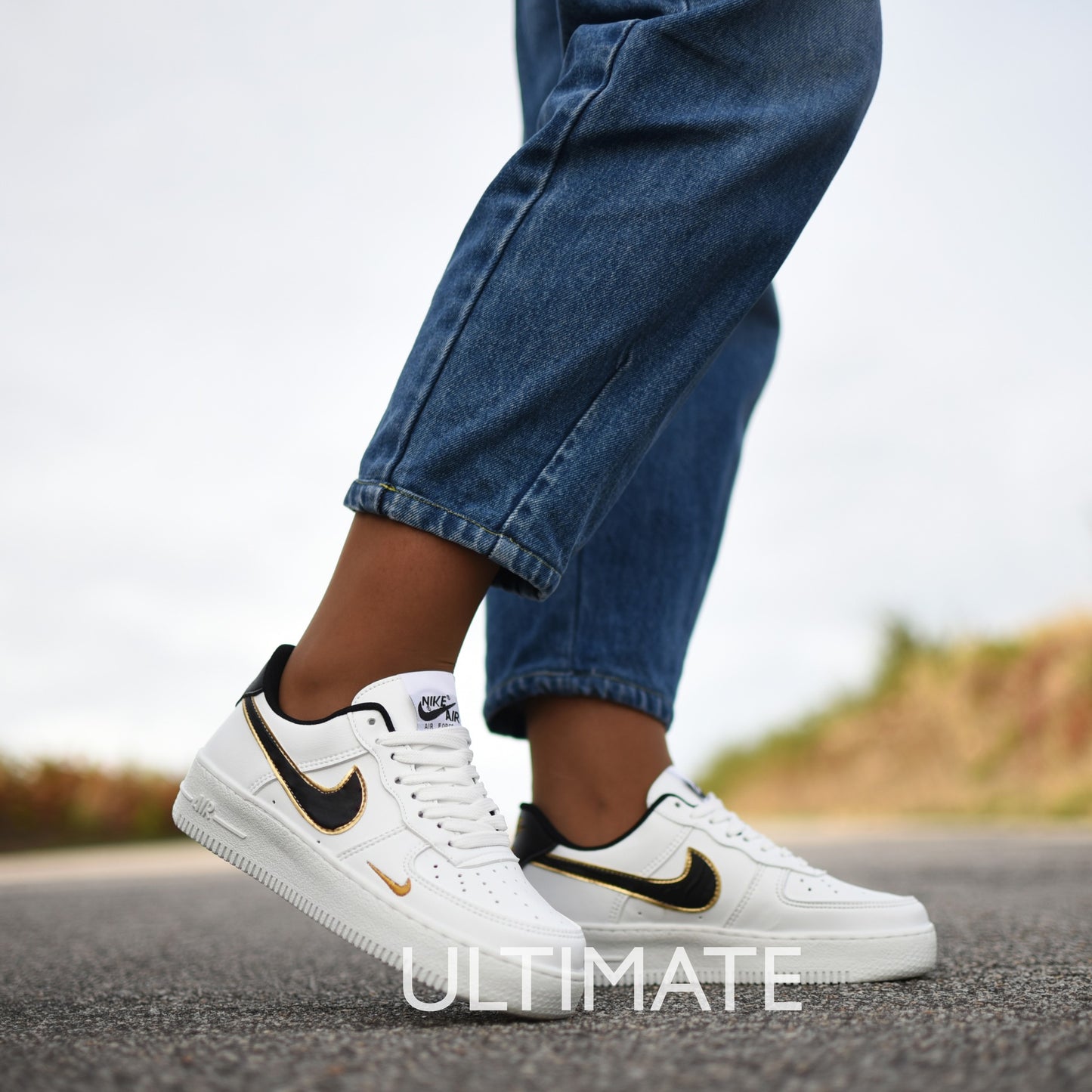 NIKE AIR FORCE BLANCO Y ORO